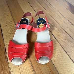 Swedish Hasbeens Black Leather Clog Heels 37/7